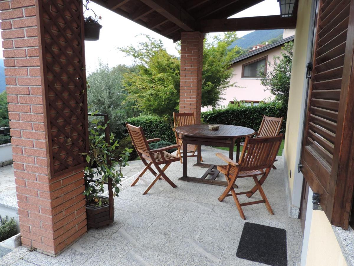 Casa Vacanza Il Glicine Casale Corte Cerro Exterior foto